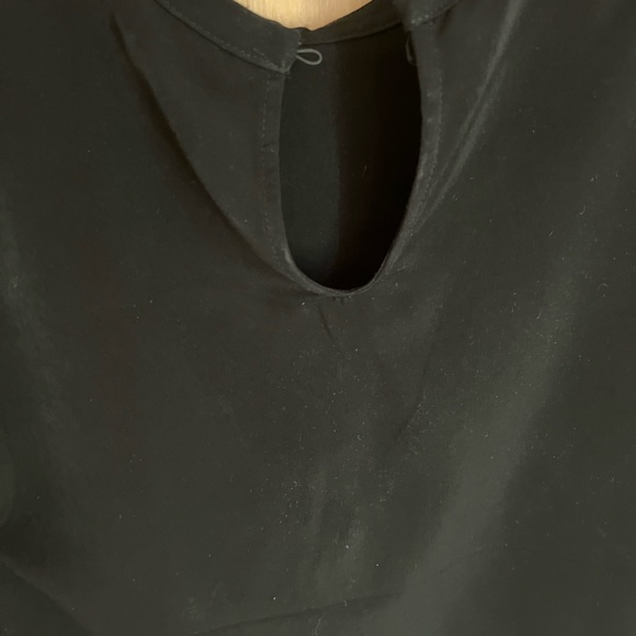 H&M Ruffle Top - Picture 2 of 2